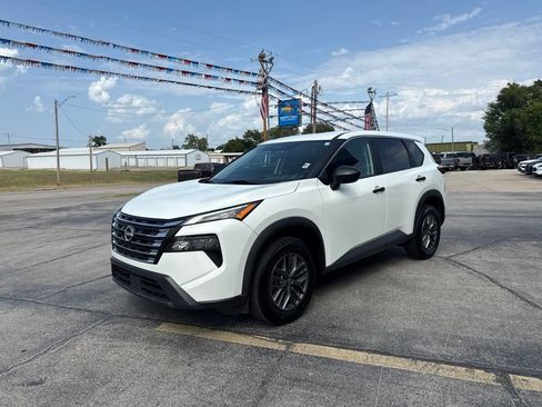 Used 2024 Nissan Rogue S FWD image 9