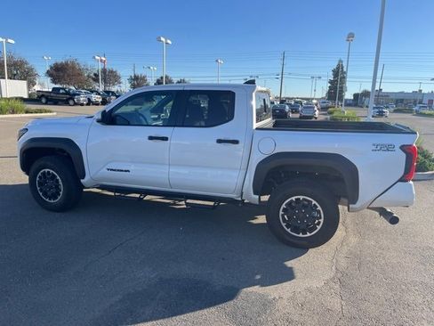 Used 2024 Toyota Tacoma TRD Off-Road image 8