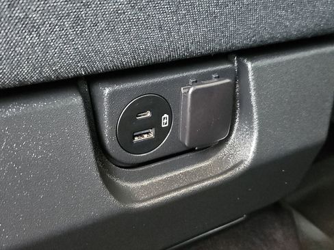 Used 2021 Ford F150 XLT image 23