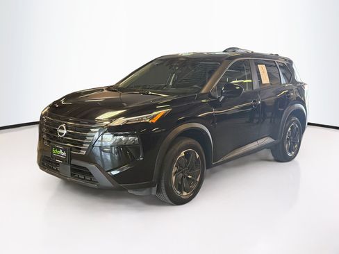 Used 2025 Nissan Rogue SV AWD/4WD image 3