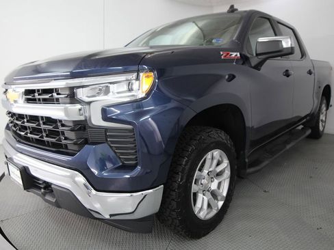 Used 2023 Chevrolet Silverado 1500 LT AWD/4WD image 3
