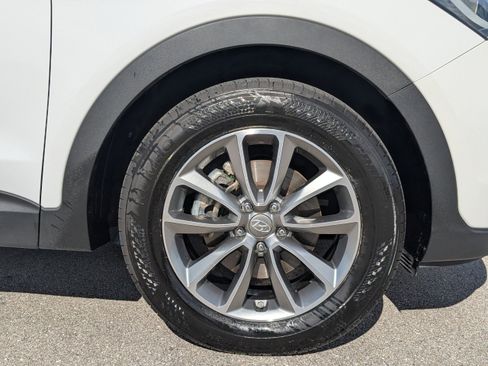 Used 2018 Hyundai Santa Fe SE image 11