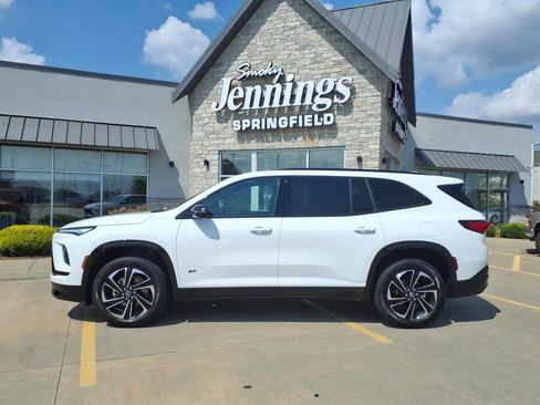 Used 2026 Buick Enclave Sport Touring FWD image 1
