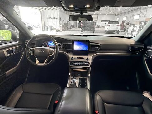 Used 2022 Ford Explorer XLT AWD/4WD image 10