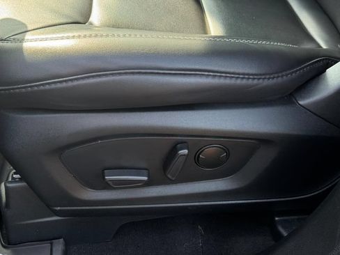 Used 2023 Ford Explorer XLT w/ Equipment Group 202A AWD/4WD image 14
