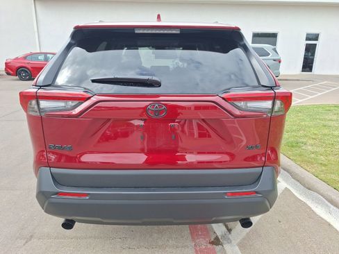 Used 2025 Toyota RAV4 XLE w/ Convenience Package image 5