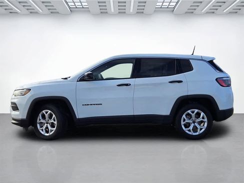 Used 2025 Jeep Compass Sport image 3