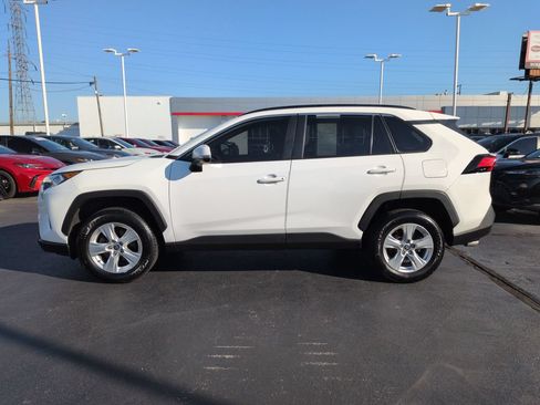 Used 2021 Toyota RAV4 XLE AWD/4WD image 2