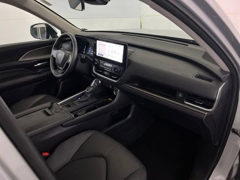 Used 2025 Toyota Grand Highlander AWD image 24