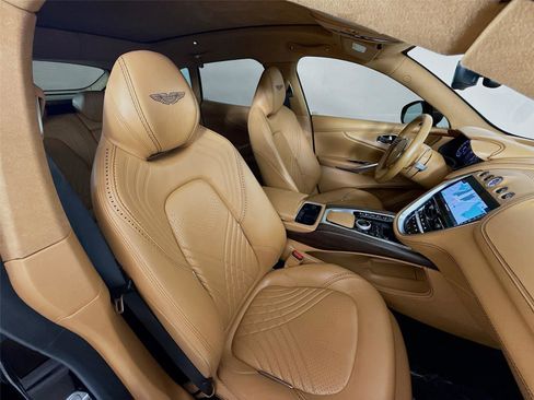Used 2021 Aston Martin DBX image 27