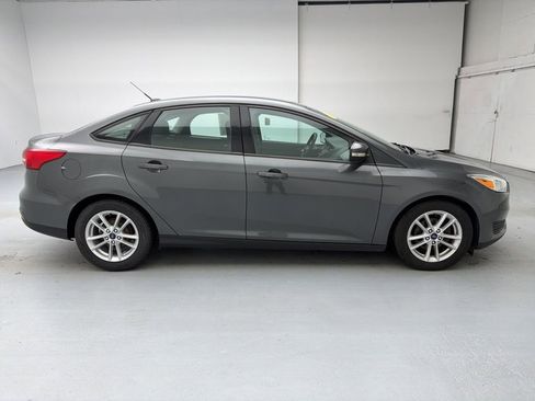 Used 2017 Ford Focus SE image 12