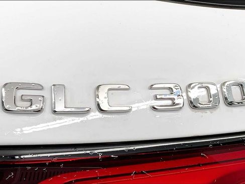 Used 2025 Mercedes-Benz GLC 300 4MATIC image 7