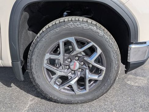 New 2026 GMC Sierra 1500 SLE w/ X31 Off-Road Package AWD/4WD image 10