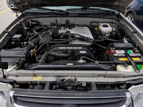 Used 2001 Toyota 4Runner Limited AWD/4WD image 11
