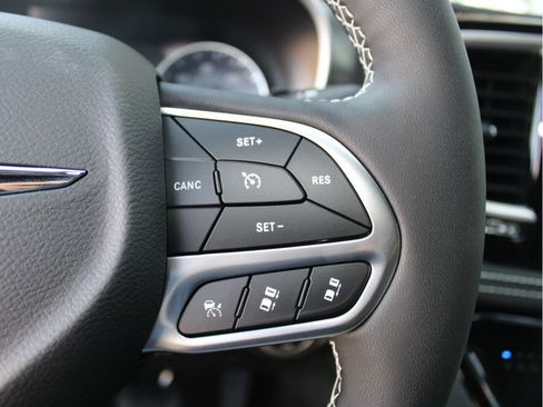 New 2026 Chrysler Pacifica Select image 14