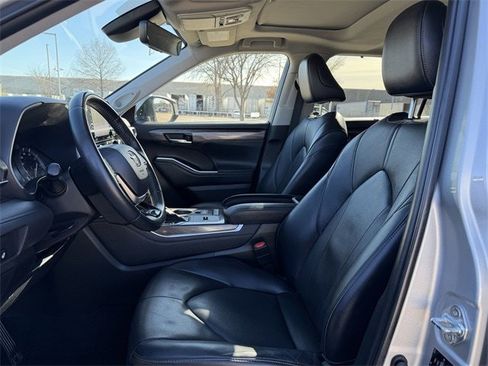 Certified 2022 Toyota Highlander Limited image 28