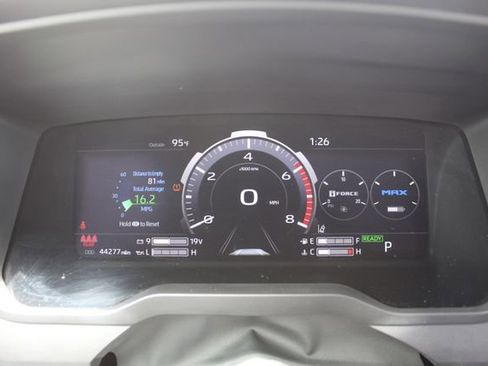 Used 2024 Toyota Tundra Platinum AWD/4WD image 25
