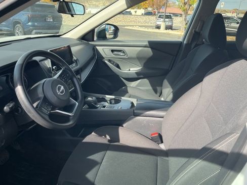 Used 2024 Nissan Rogue S image 9