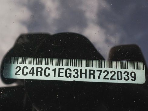 Used 2017 Chrysler Pacifica Touring-L Plus FWD image 14