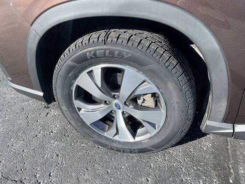 Used 2020 Subaru Ascent Premium w/ Convenience Package image 3