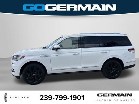 Used 2024 Lincoln Navigator Reserve AWD/4WD image 3