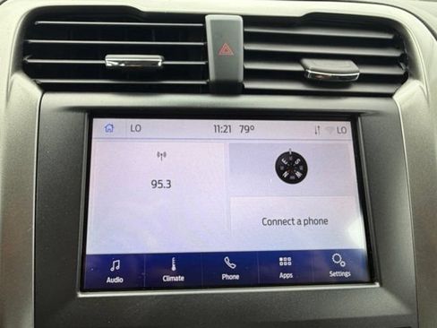 Used 2020 Ford Fusion SE FWD image 9