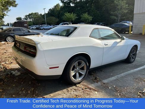 Used 2019 Dodge Challenger SXT RWD image 5