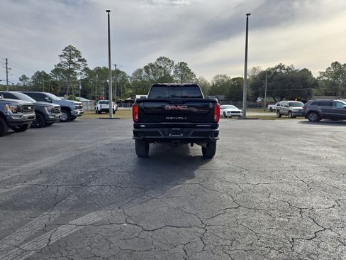 Used 2021 GMC Sierra 2500 Denali w/ Denali Black Diamond Edition image 6