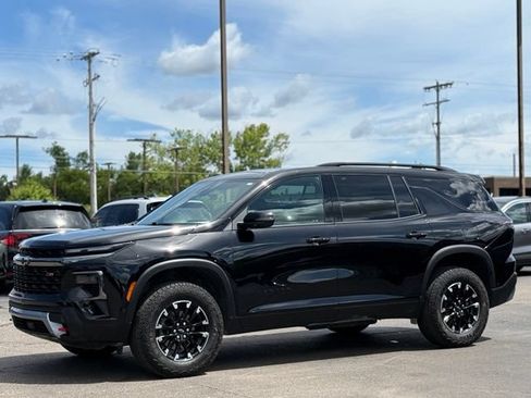 Used 2024 Chevrolet Traverse Z71 w/ Enhanced Driving Package AWD/4WD image 38