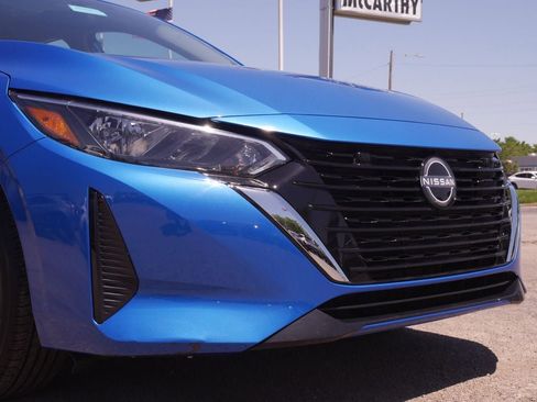 Used 2025 Nissan Sentra SV FWD image 4