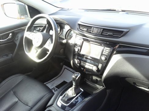 Used 2017 Nissan Rogue Sport SL w/ SL Premium Package image 25