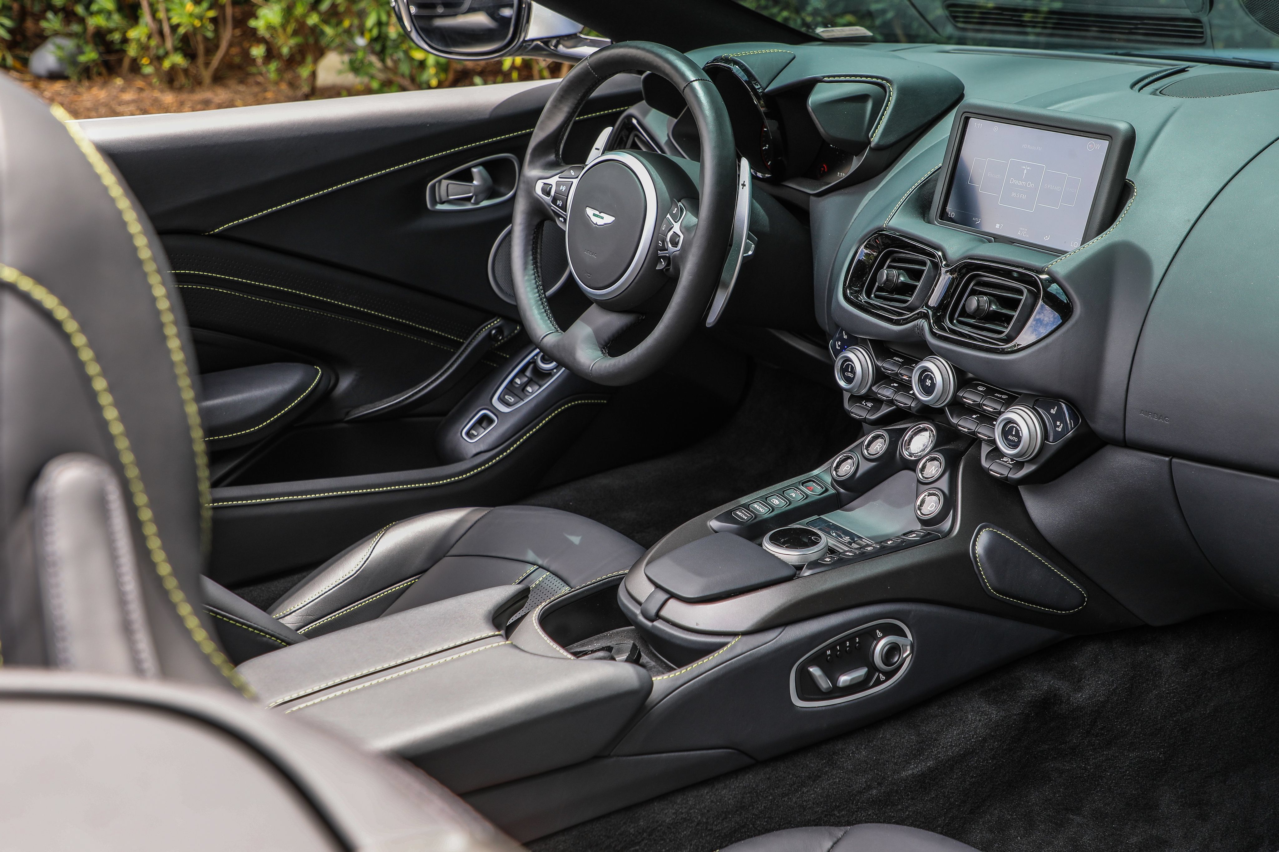 Used 2023 Aston Martin V8 Vantage Roadster RWD image 17