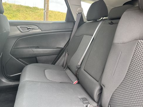 Used 2023 Kia Sportage LX AWD/4WD image 12