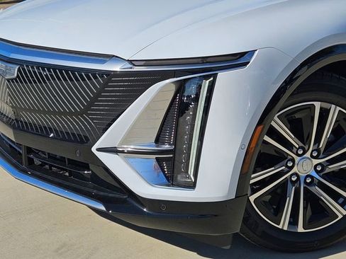 New 2026 Cadillac Lyriq Premium Luxury image 7