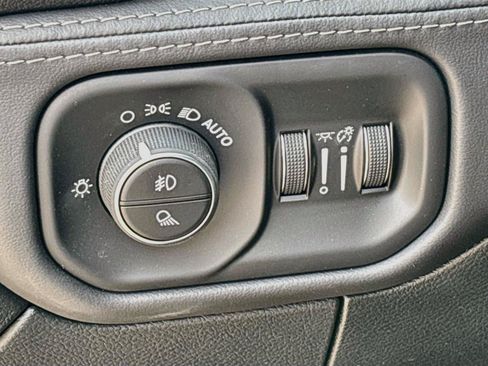 Used 2026 RAM 3500 Limited AWD/4WD image 14
