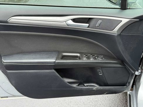 Used 2020 Ford Fusion SE FWD image 7