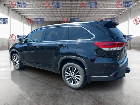 Used 2018 Toyota Highlander XLE AWD/4WD image 6