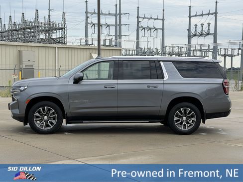 Certified 2021 Chevrolet Suburban LT w/ Luxury Package AWD/4WD image 9
