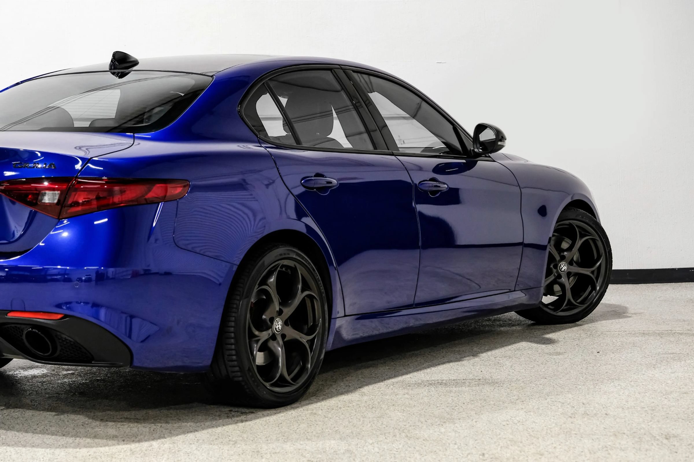 Used 2020 Alfa Romeo Giulia Ti Sport w/ Quick Order Package 22U Sport RWD image 15