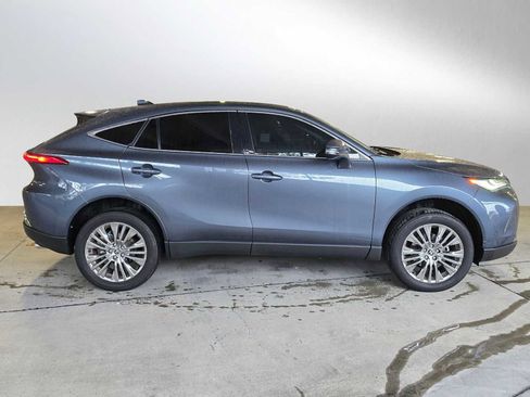 Used 2024 Toyota Venza Limited image 2