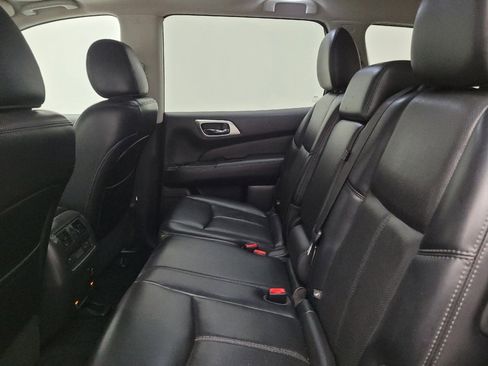Used 2017 Nissan Pathfinder Platinum AWD/4WD image 18
