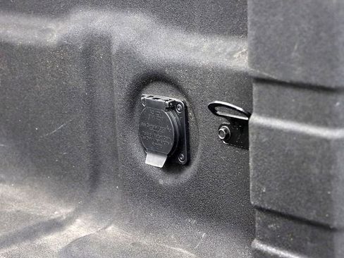 Used 2024 Nissan Frontier S w/ S Utility Package image 6