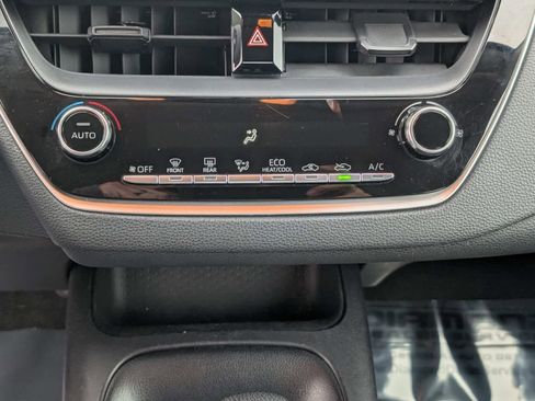 Used 2022 Toyota Corolla LE image 21