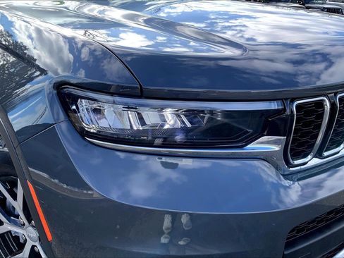 Certified 2025 Jeep Grand Cherokee L Limited w/ Luxury Tech Group II image 25