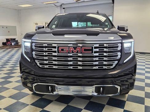 Used 2023 GMC Sierra 1500 Denali w/ Denali Reserve Package AWD/4WD image 2