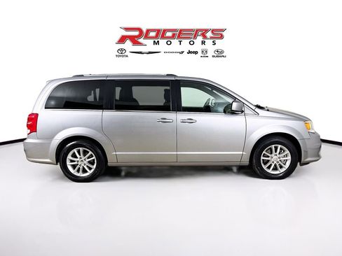 Used 2019 Dodge Grand Caravan SXT image 8
