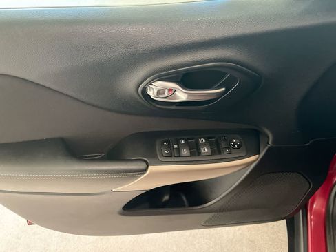 Used 2017 Jeep Cherokee Latitude w/ Safety/Convenience Group image 13