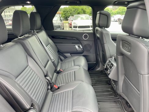 Used 2025 Land Rover Discovery S AWD/4WD image 31