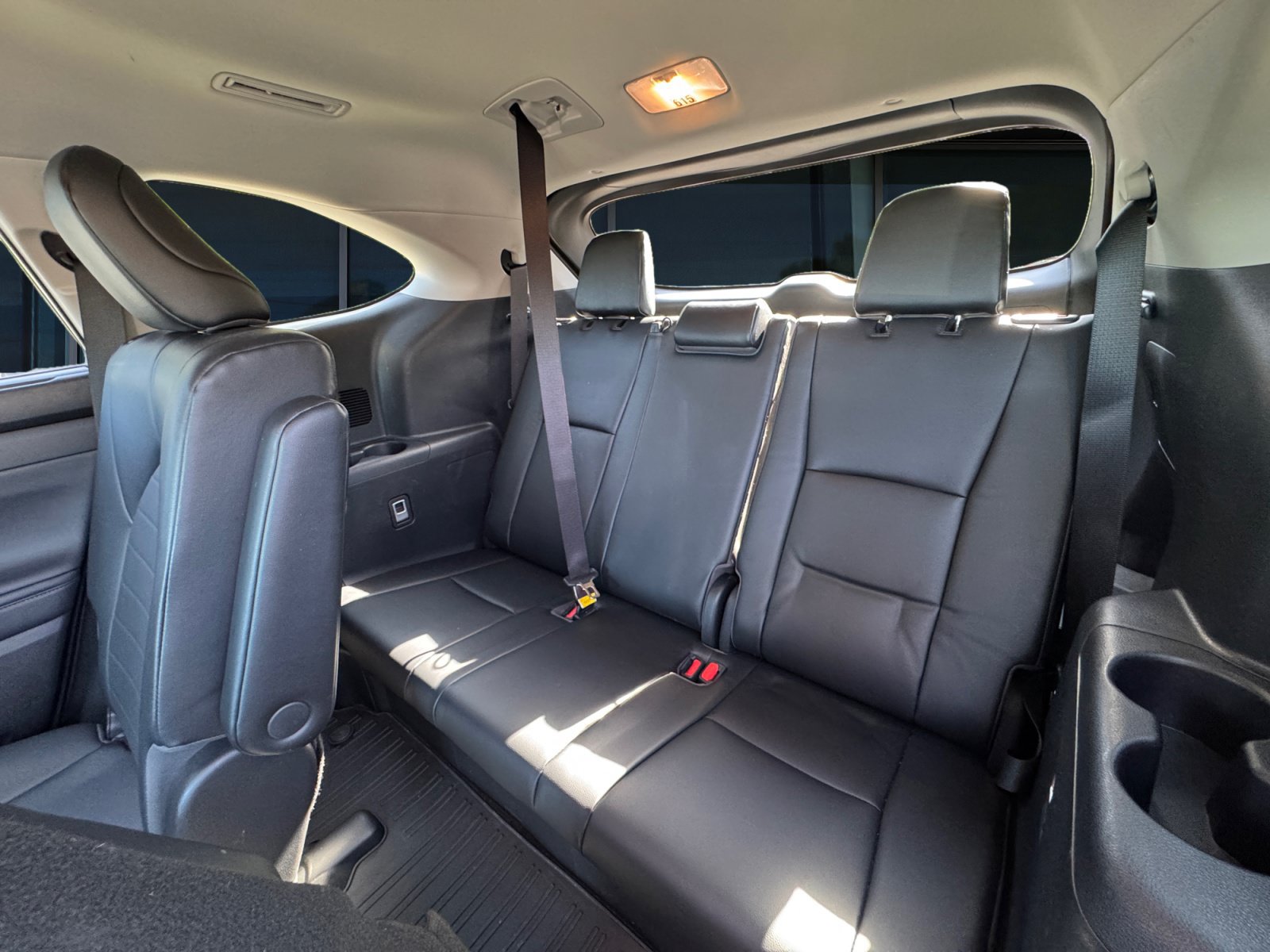 Used 2023 Toyota Highlander XLE AWD/4WD image 17