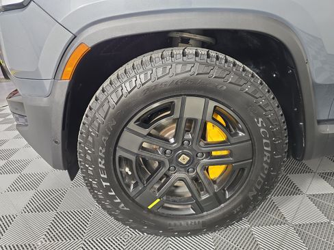 Used 2023 Rivian R1S Adventure AWD/4WD image 9